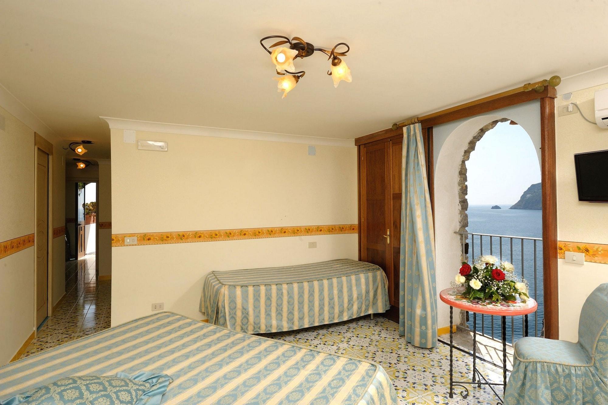Hotel La Locanda Del Fiordo 3*